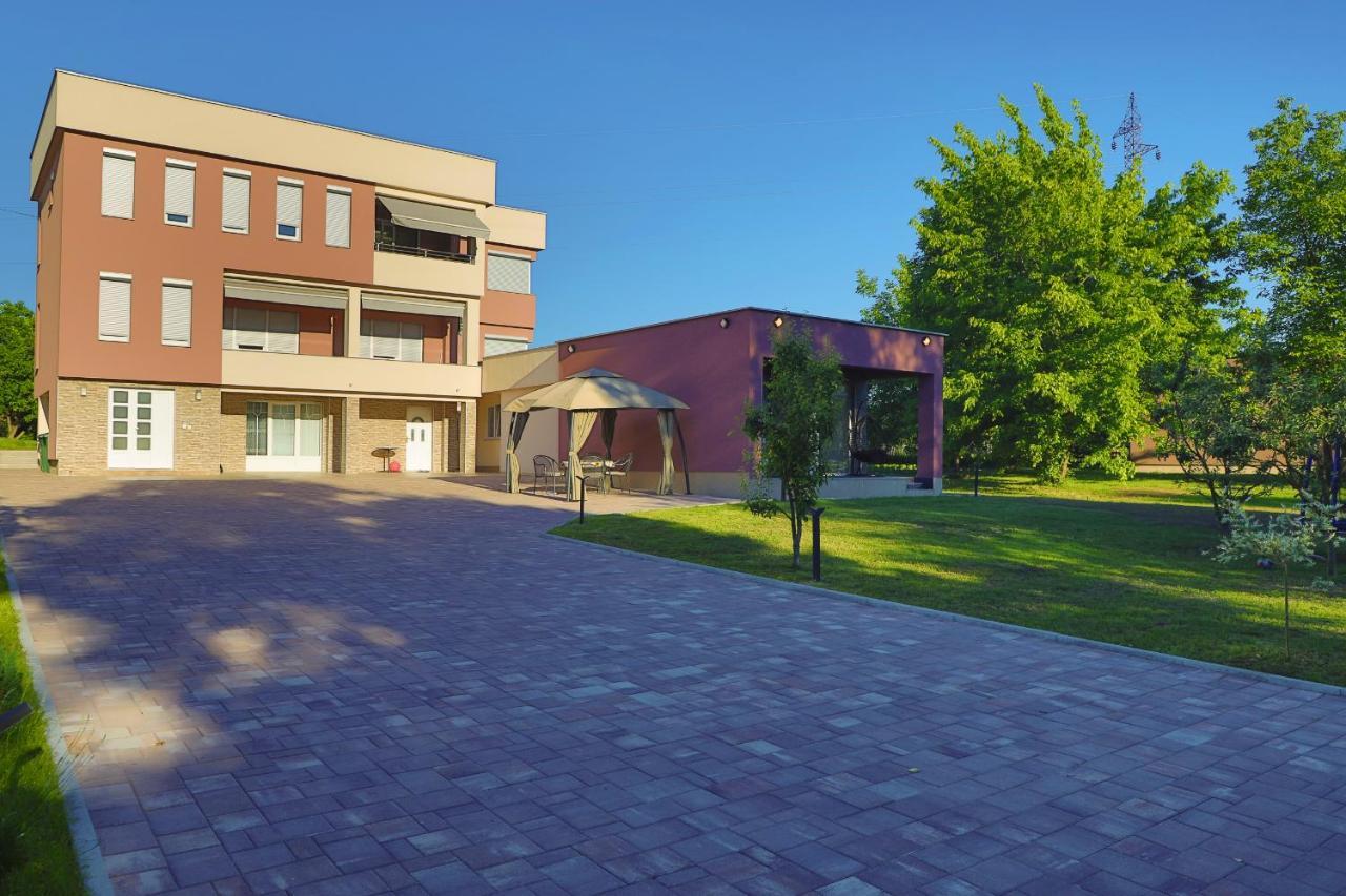 Apartment Vila Tara Bihać Exteriör bild